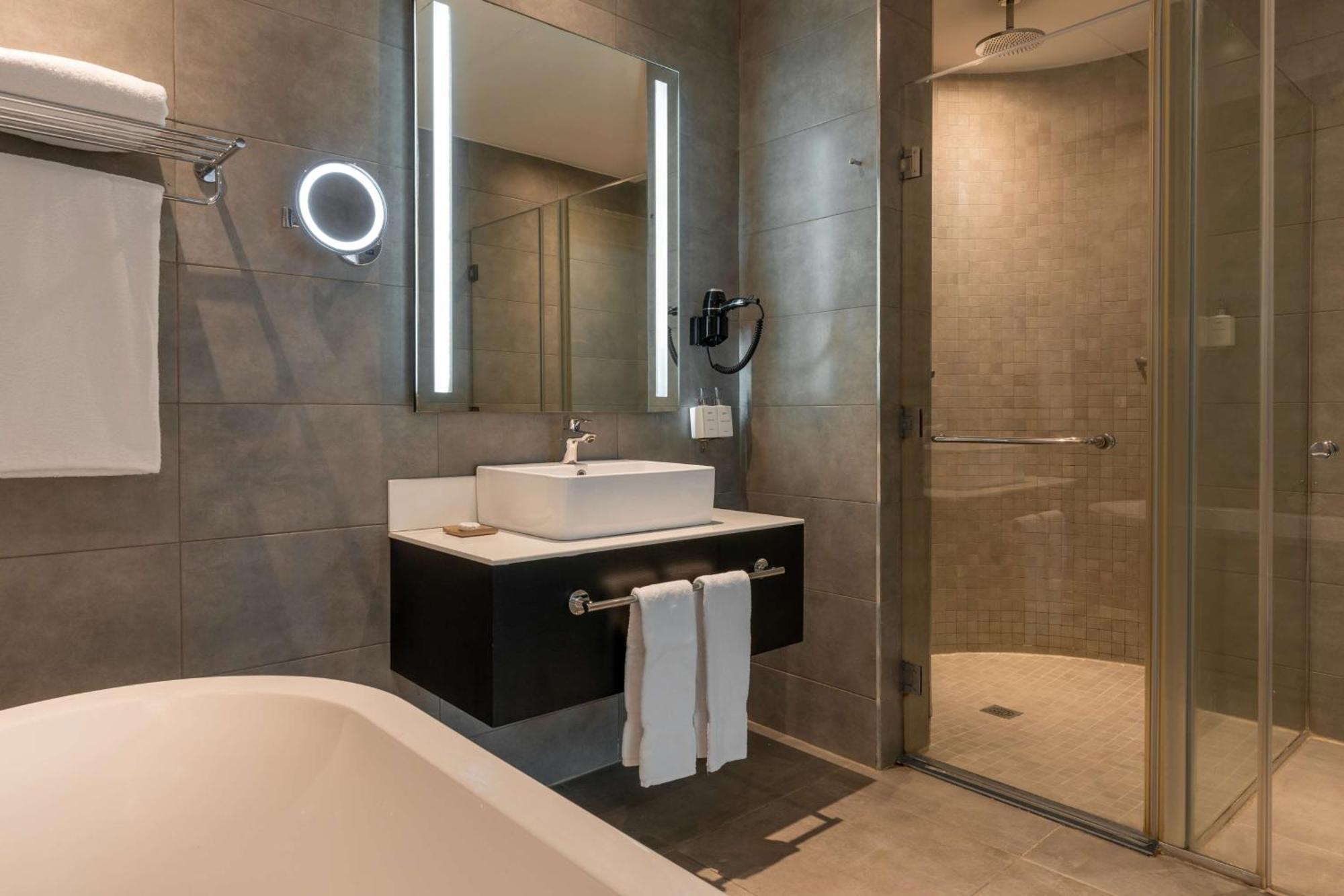 Junior Suite,1612983683:JPEG
