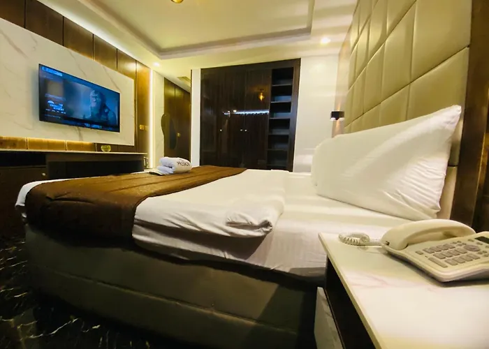 Presken Hotel Victoria Island, Bishop Oluwole
