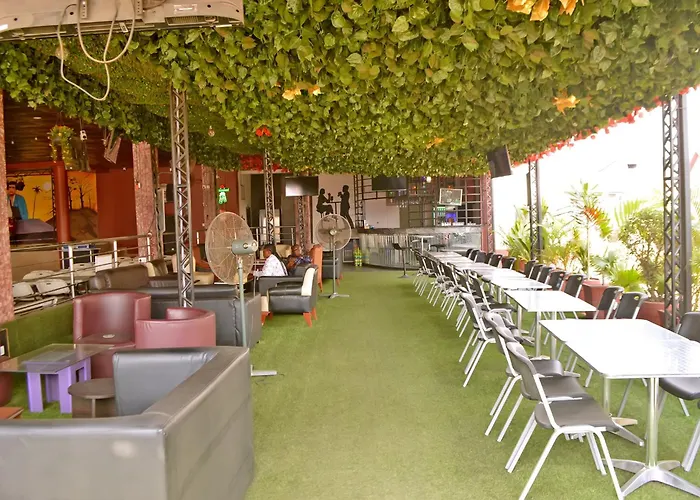 Big Apple Royale Hotel And Suites